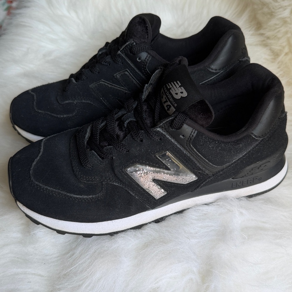Rare ‼️New Balance Black and White 574 Suede glitter logo velvet tongue size 8.5